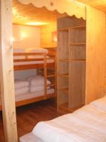 Chambre avec 1 lit double et 2 lits superposÃ©s
